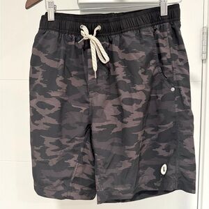 Vuori Kore lined shorts, like new and perfect condition worn less than 5 times.